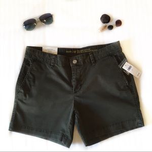 NEW Gap Khakis green Girlfriend shorts size 4/27